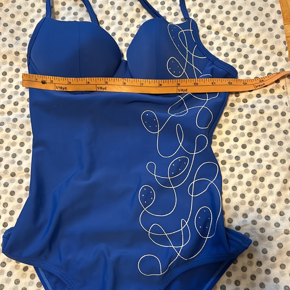 Leonisa - Picture 2 of 12